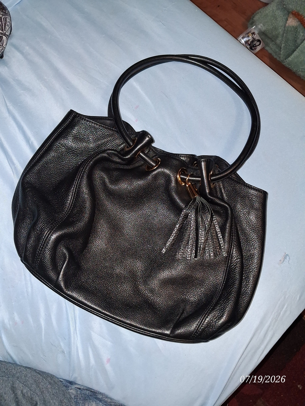 🖤 Michael Kors Black Pebbled Leather Shoulder Bag Tassel Charm - Picture 1 of 5